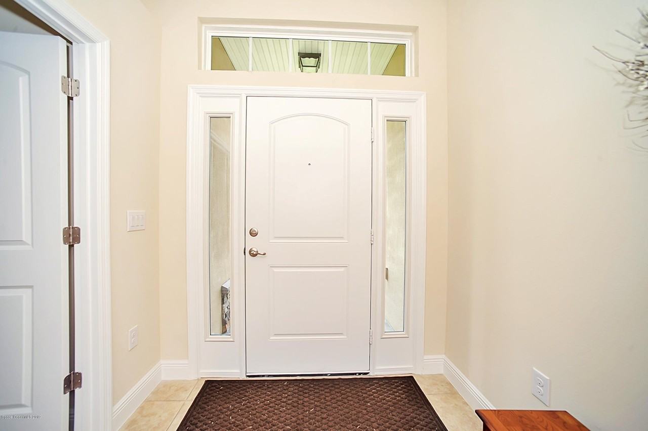 553 Hollow Glen Dr - Photo 4 of 18