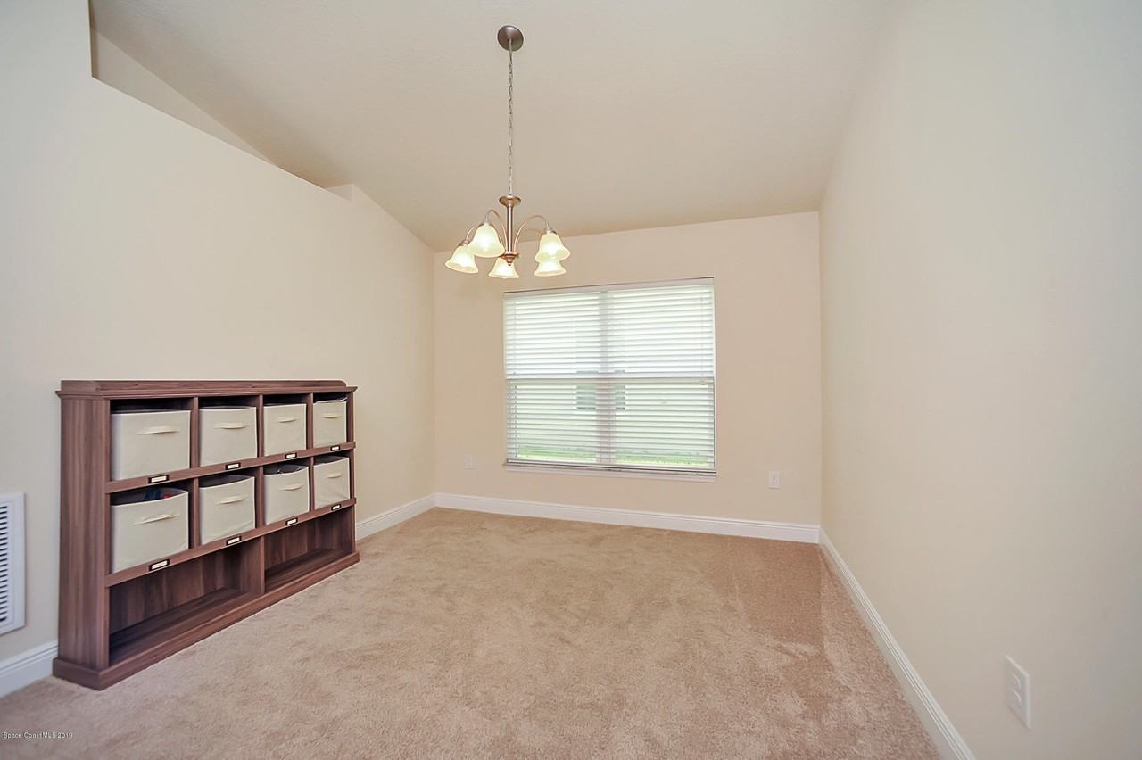 553 Hollow Glen Dr - Photo 5 of 18