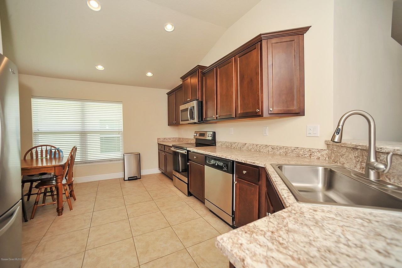 553 Hollow Glen Dr - Photo 7 of 18