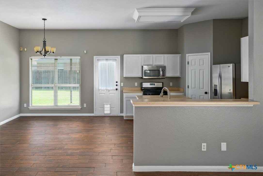 403 Thunderstorm Ave - Photo 7 of 24