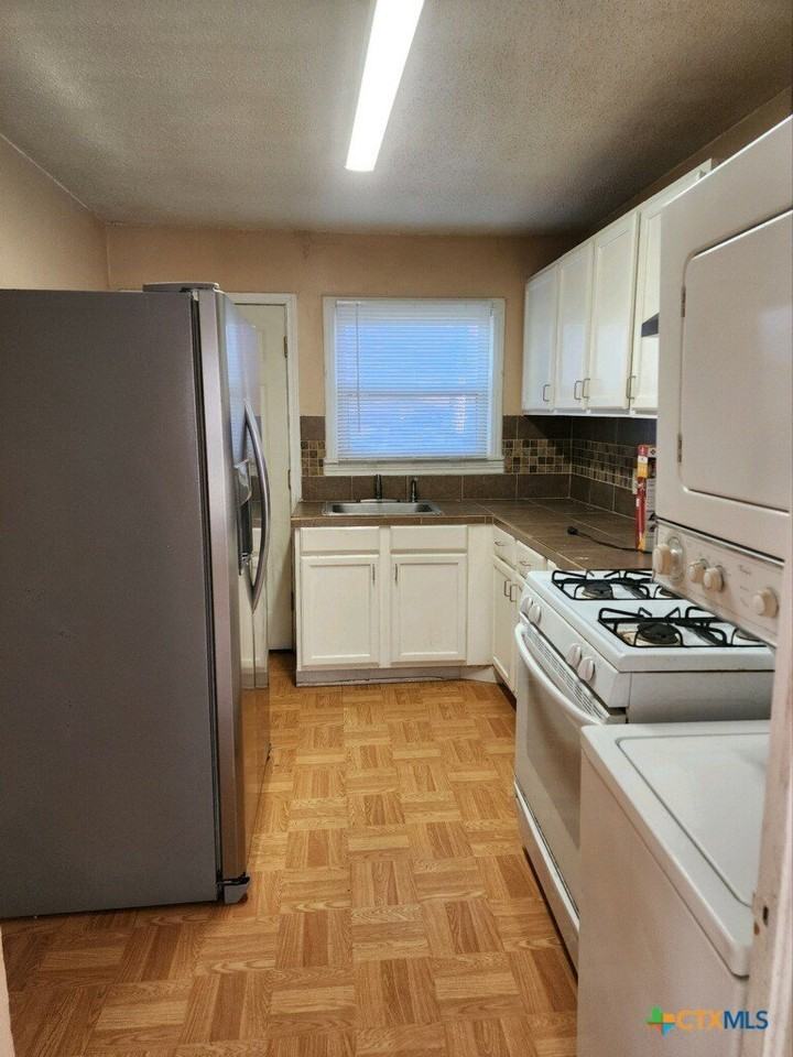 1903 Poage Ave - Photo 3 of 6