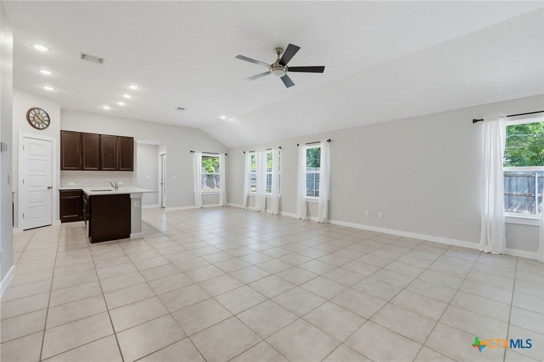 201 Benedict Ave - Photo 3 of 16