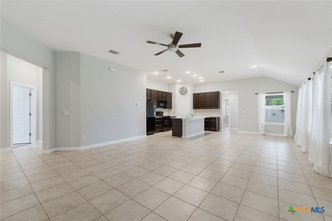 201 Benedict Ave - Photo 4 of 16
