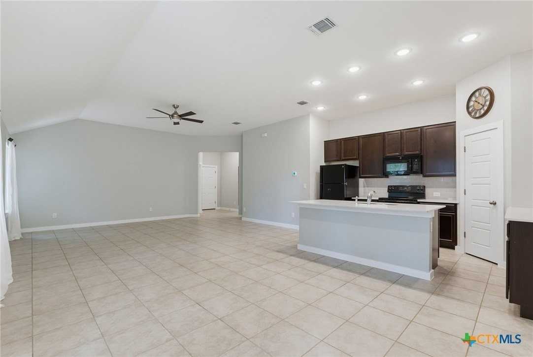 201 Benedict Ave - Photo 5 of 16