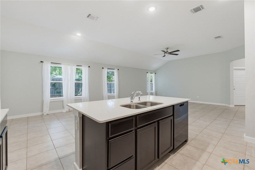 201 Benedict Ave - Photo 7 of 16