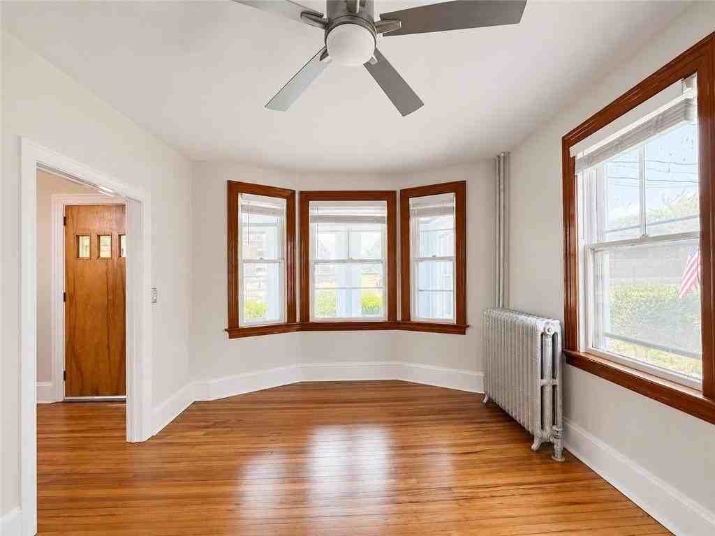 209 3rd St - Photo 4 of 21