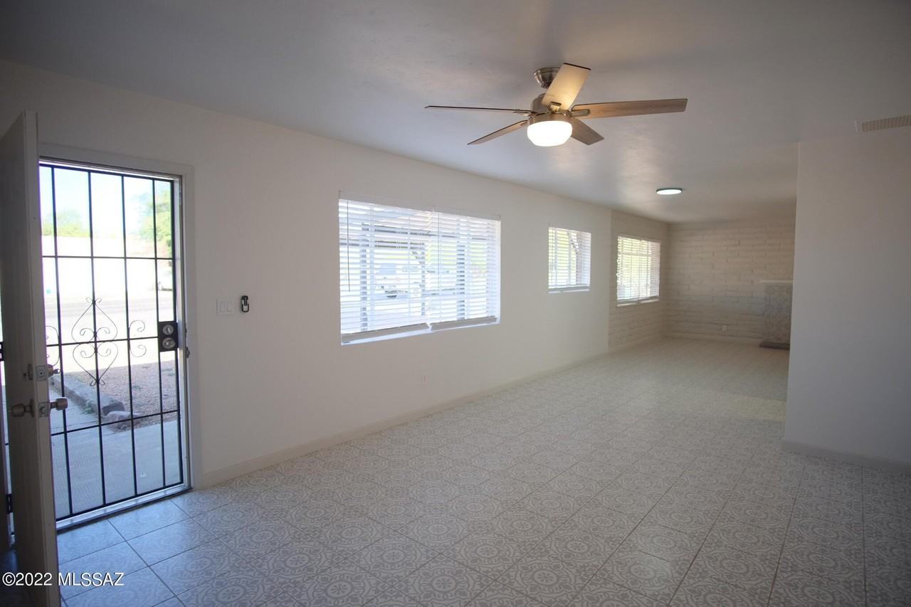 2743 N Park Ave - Photo 3 of 31