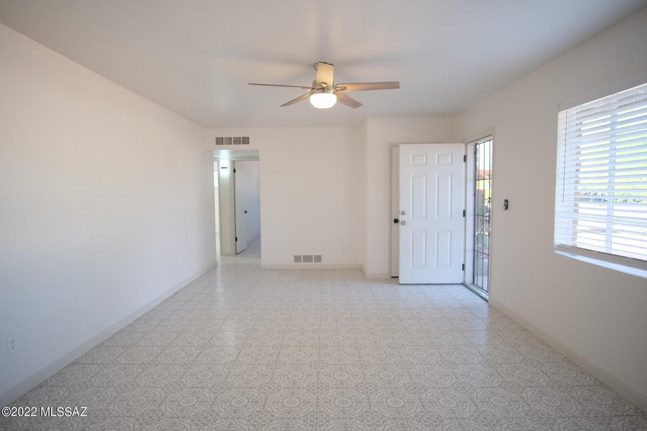 2743 N Park Ave - Photo 4 of 31