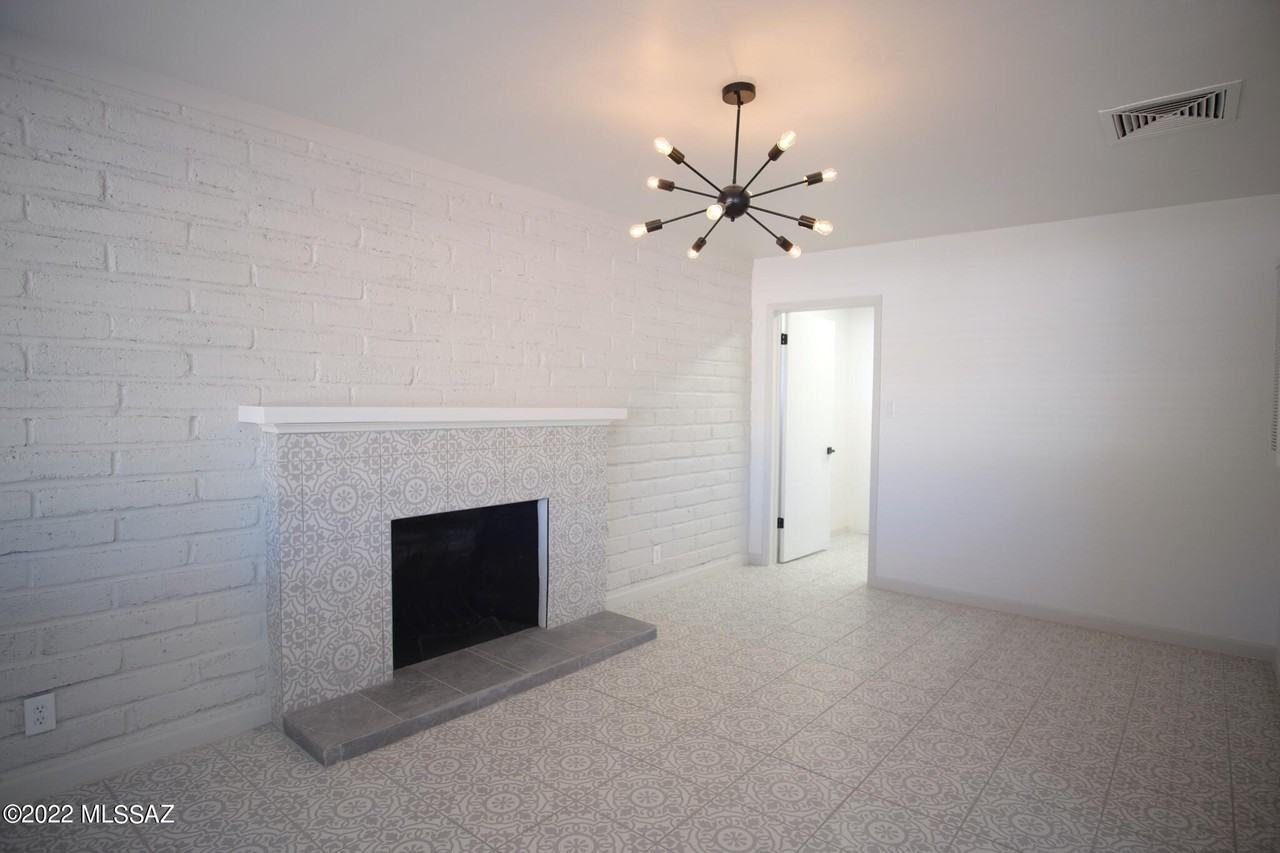 2743 N Park Ave - Photo 6 of 31