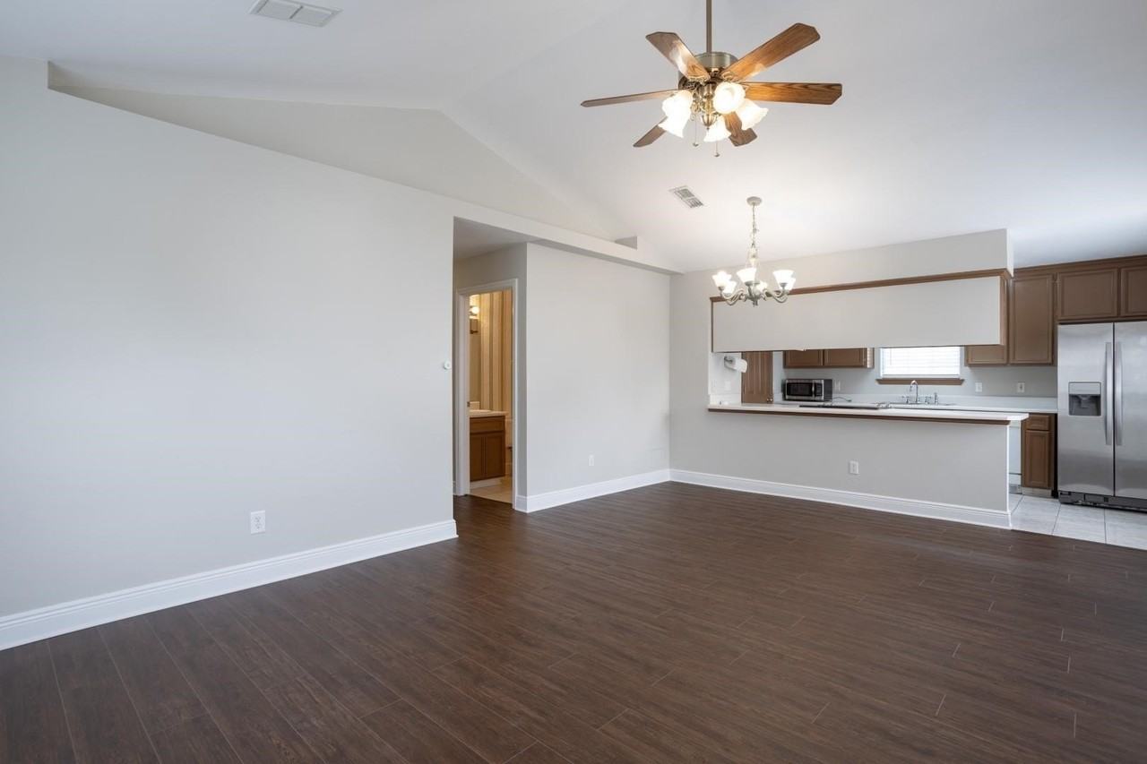 3569 Chatelaine Dr - Photo 4 of 34