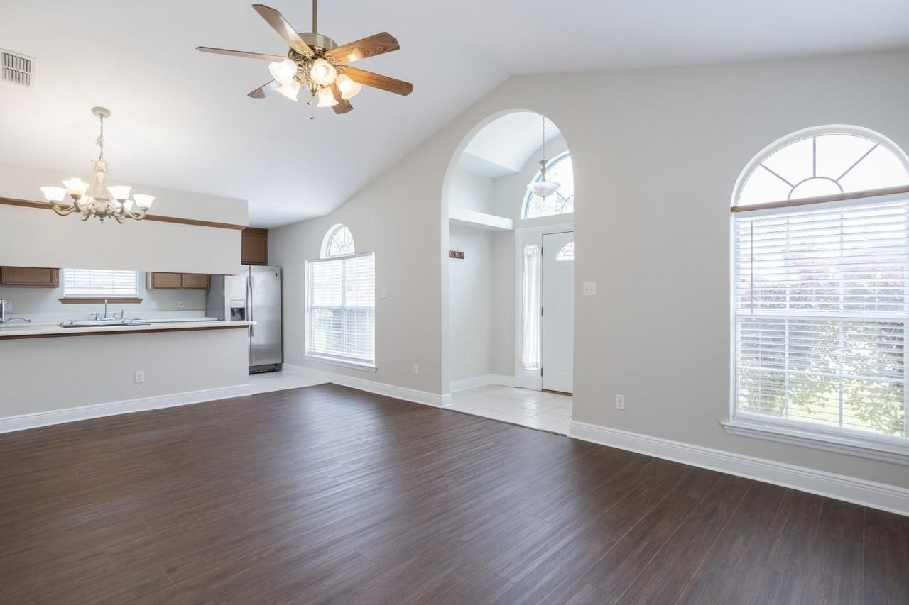 3569 Chatelaine Dr - Photo 5 of 34