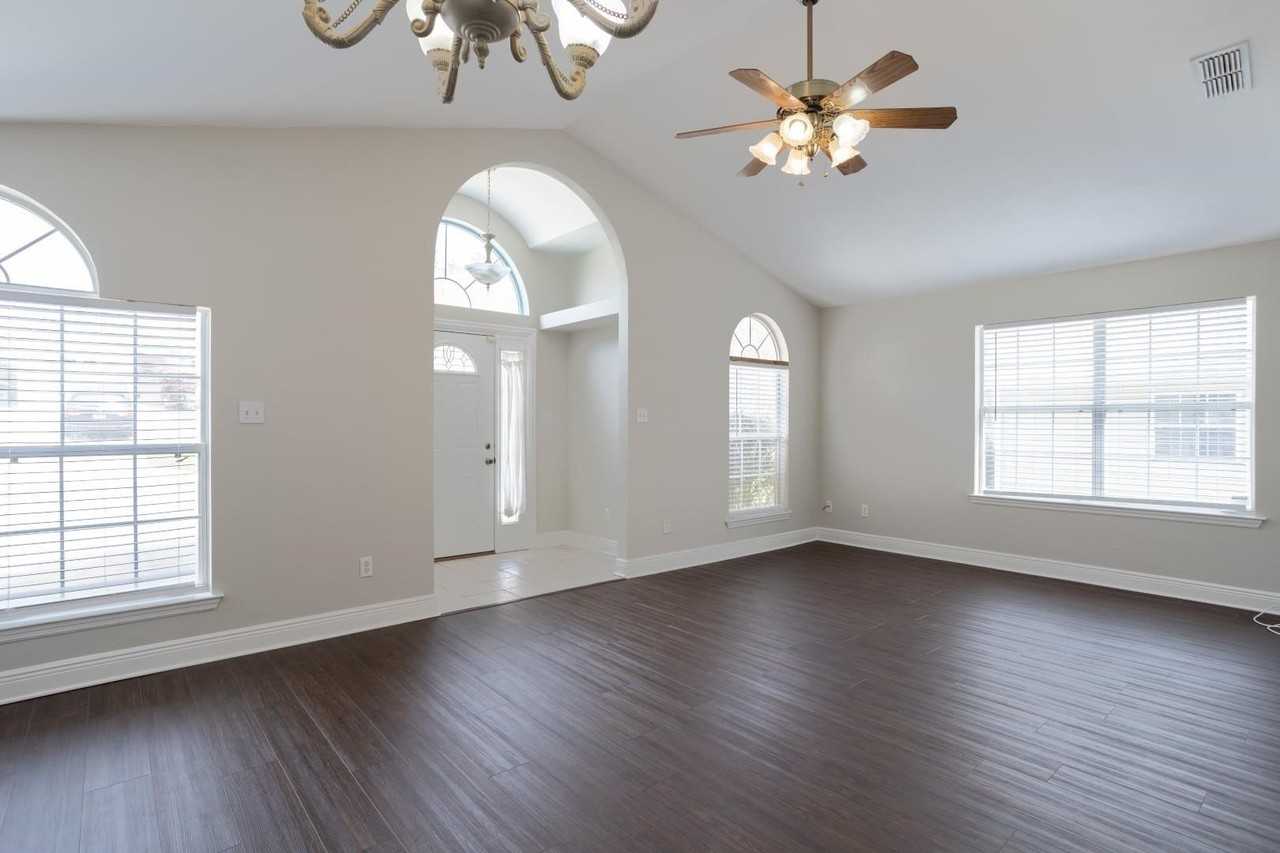 3569 Chatelaine Dr - Photo 7 of 34