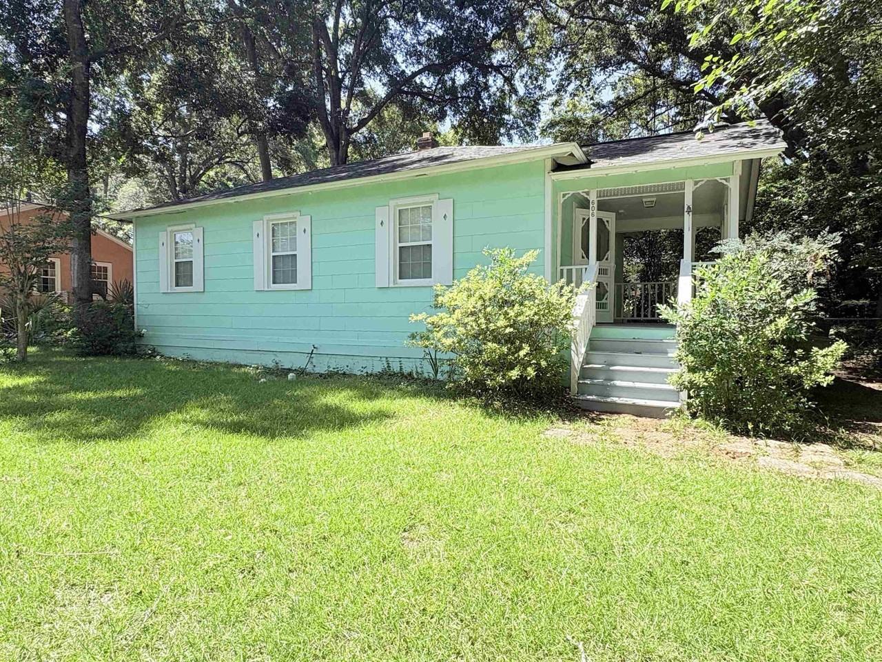 606 Collins Dr - Photo 2 of 13