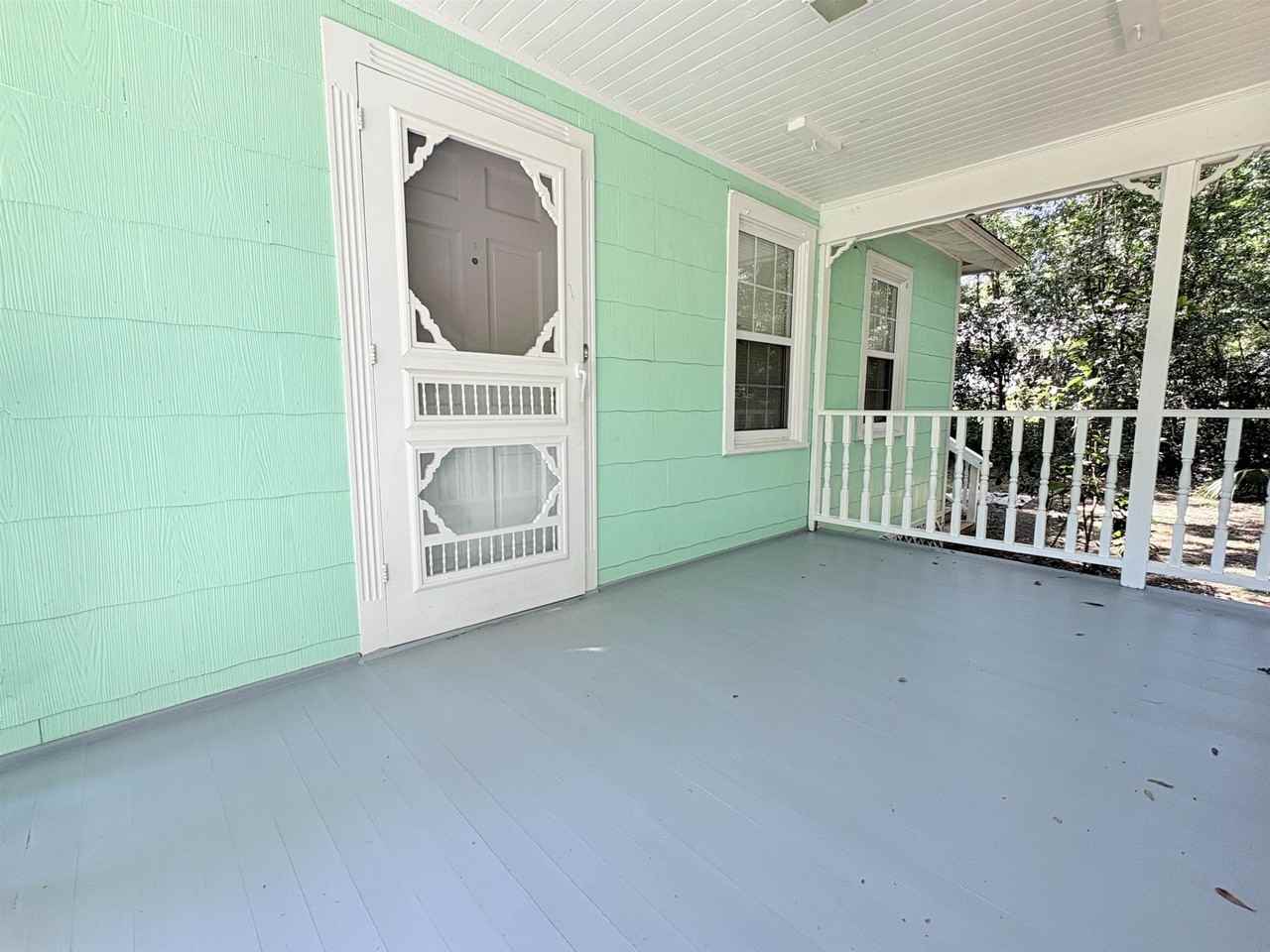 606 Collins Dr - Photo 3 of 13