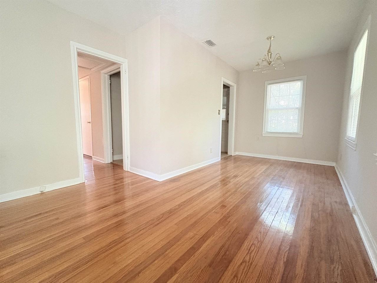 606 Collins Dr - Photo 4 of 13
