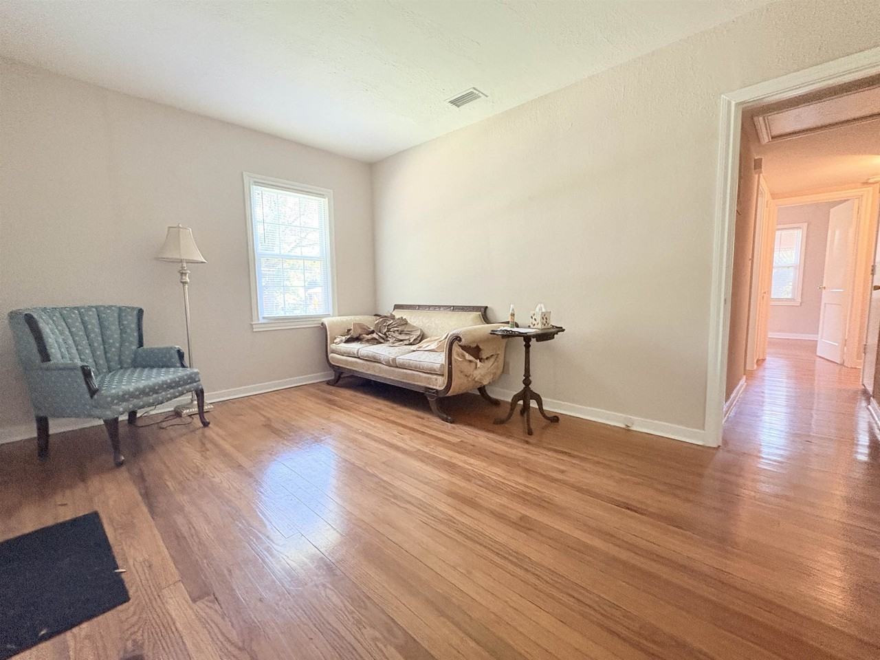 606 Collins Dr - Photo 5 of 13
