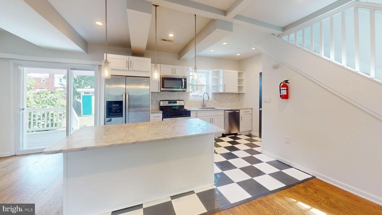 452 Oakwood St Se - Photo 3 of 22