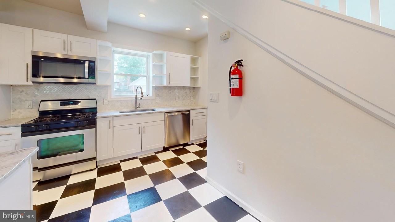 452 Oakwood St Se - Photo 4 of 22