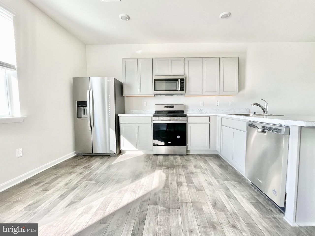 522 Ridgely Blvd - Photo 5 of 19