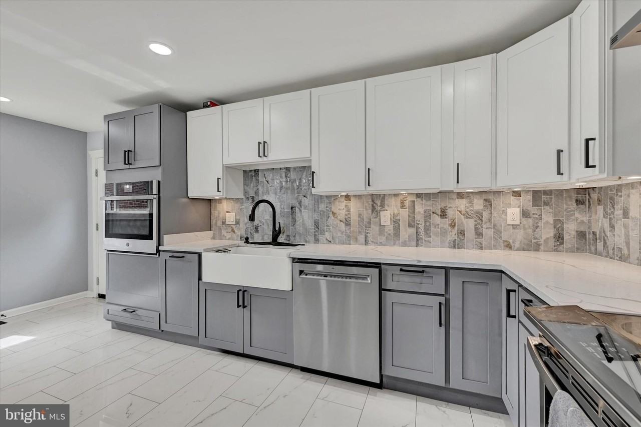 1806 Middleborough Rd - Photo 2 of 26