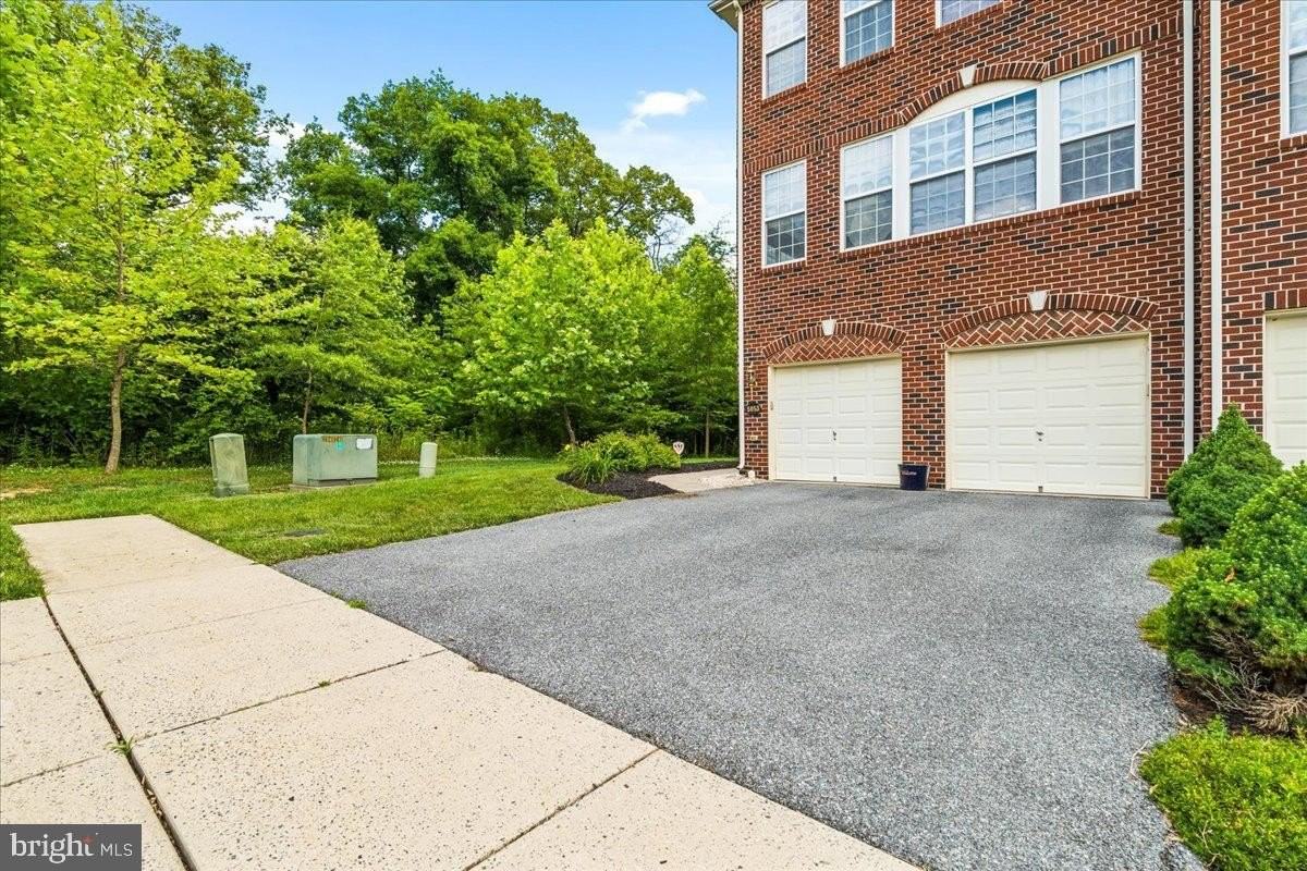 5053 Wesley Sq - Photo 2 of 41