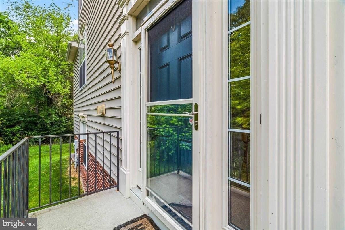 5053 Wesley Sq - Photo 4 of 41
