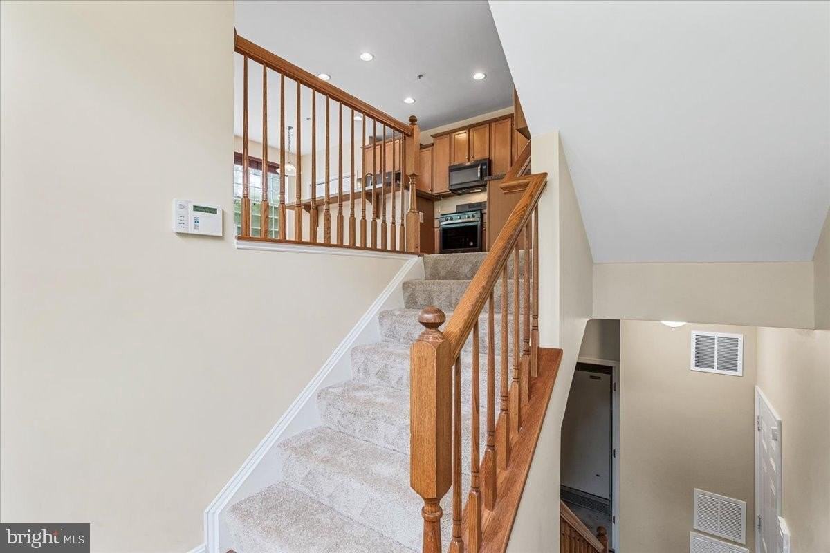 5053 Wesley Sq - Photo 5 of 41