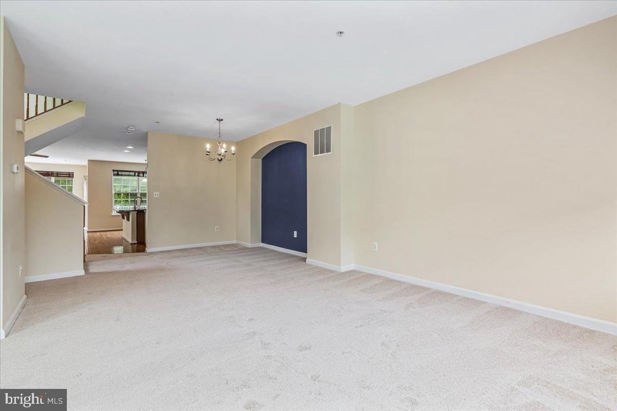 5053 Wesley Sq - Photo 6 of 41