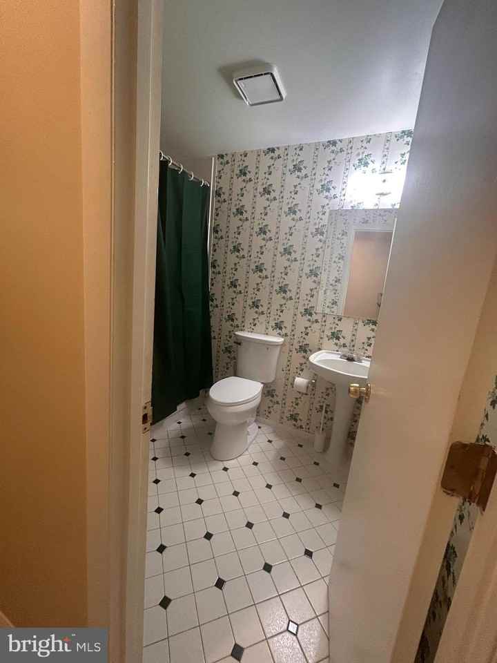 10217 Savoy Ct - Photo 6 of 7