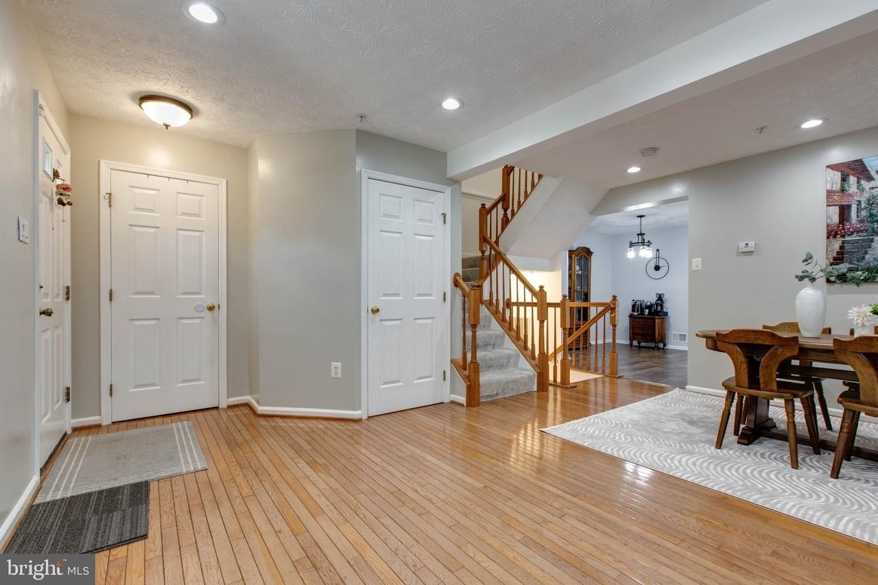 8893 Papillon Dr - Photo 2 of 28
