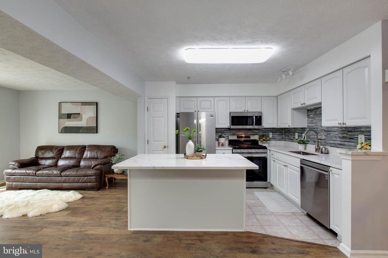 8893 Papillon Dr - Photo 4 of 28