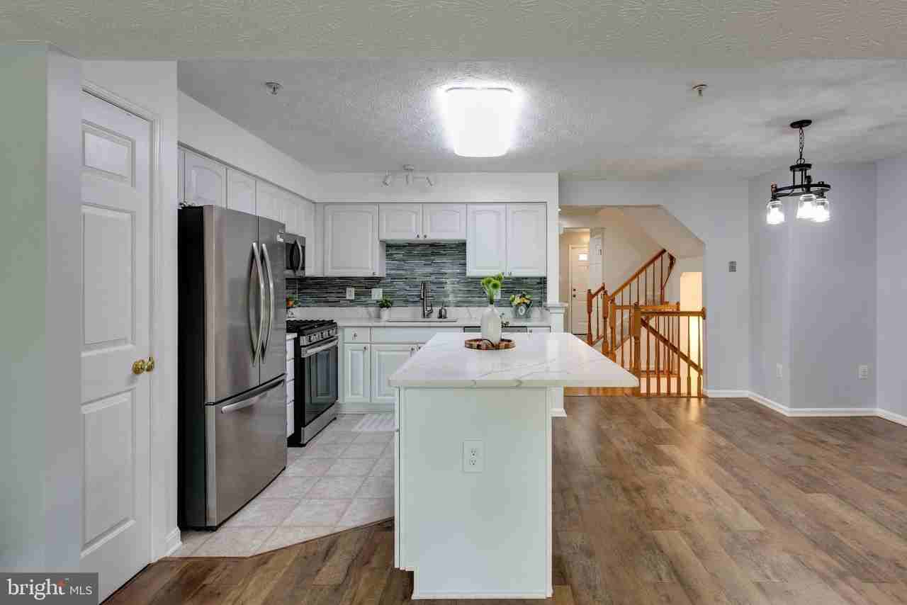 8893 Papillon Dr - Photo 5 of 28