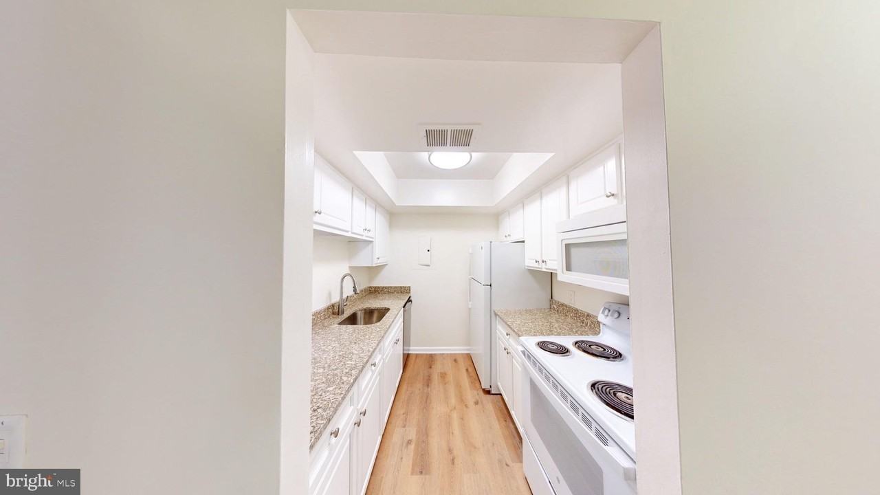 18318 Streamside Dr #202 - Photo 4 of 14