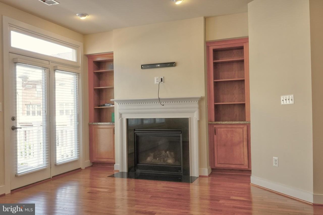 219 Baldwin St - Photo 3 of 25