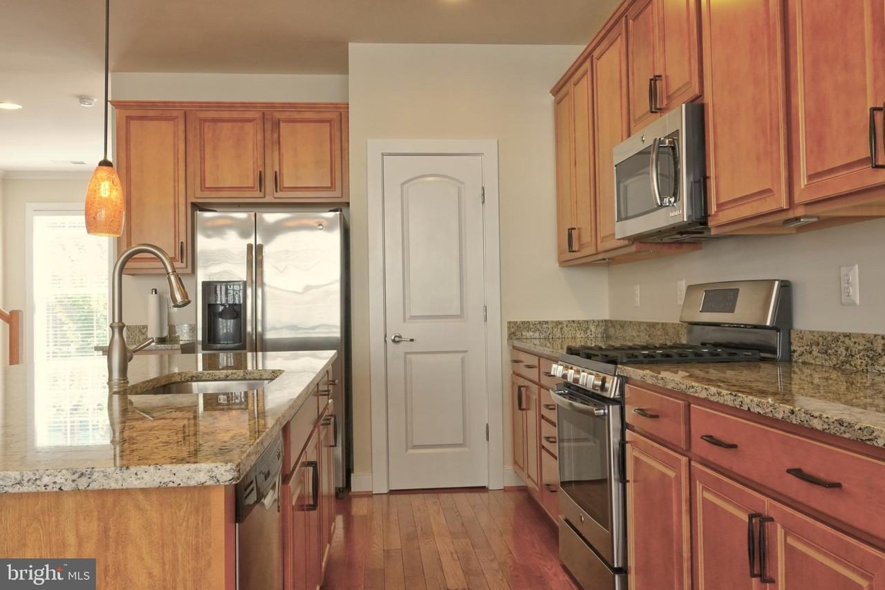 219 Baldwin St - Photo 4 of 25