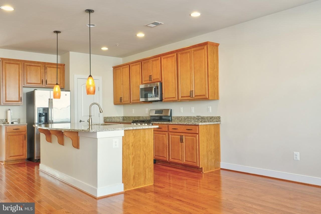 219 Baldwin St - Photo 5 of 25