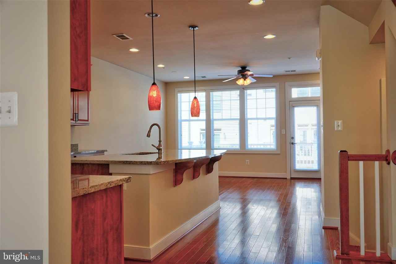 219 Baldwin St - Photo 7 of 25