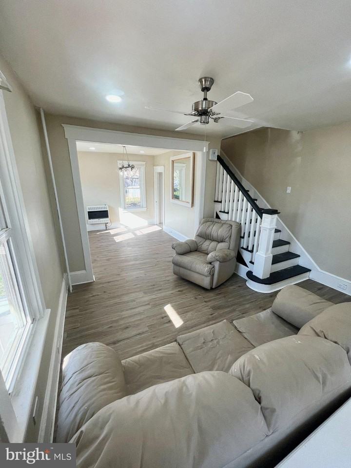 321 Union Ave - Photo 2 of 14