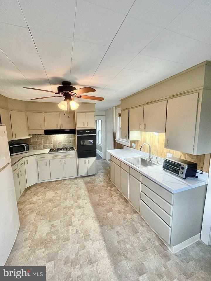 321 Union Ave - Photo 5 of 14
