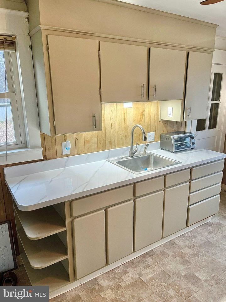 321 Union Ave - Photo 6 of 14