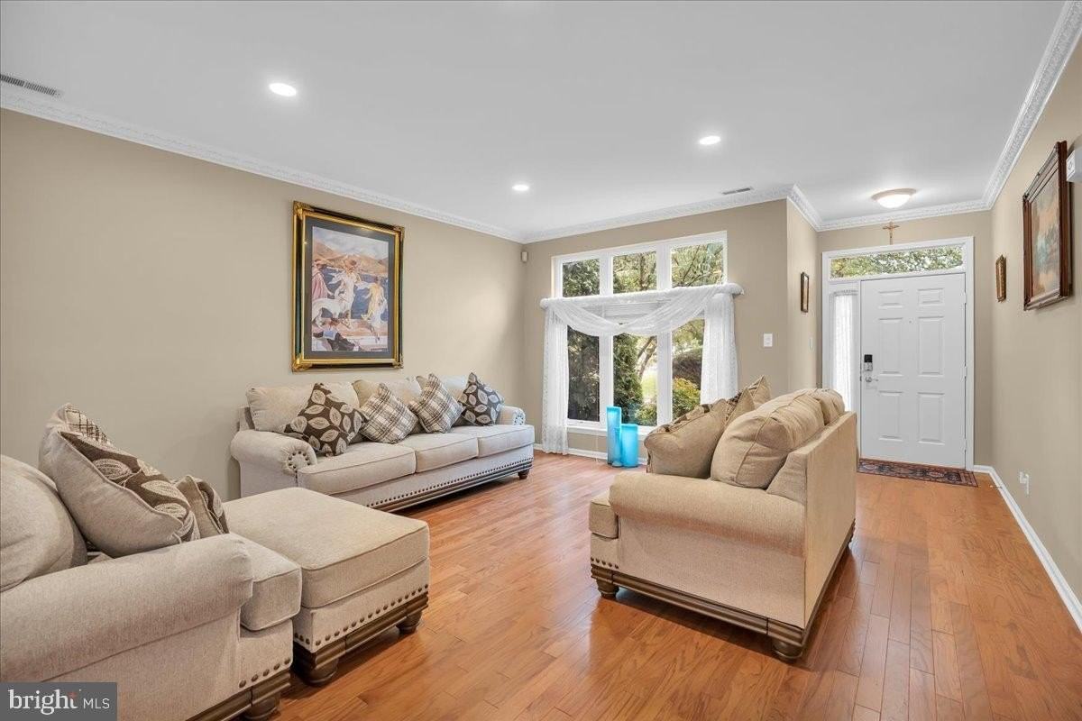 1202 Champlain Dr - Photo 4 of 26