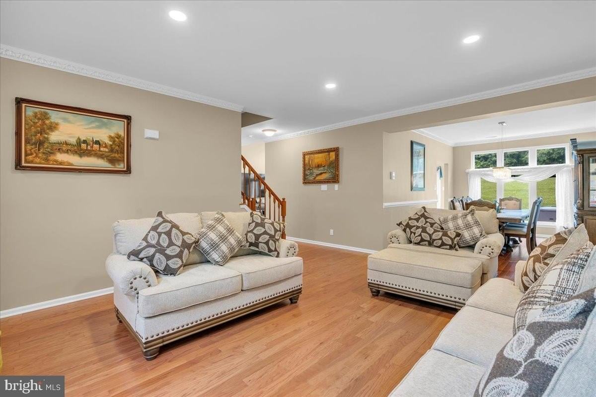1202 Champlain Dr - Photo 5 of 26
