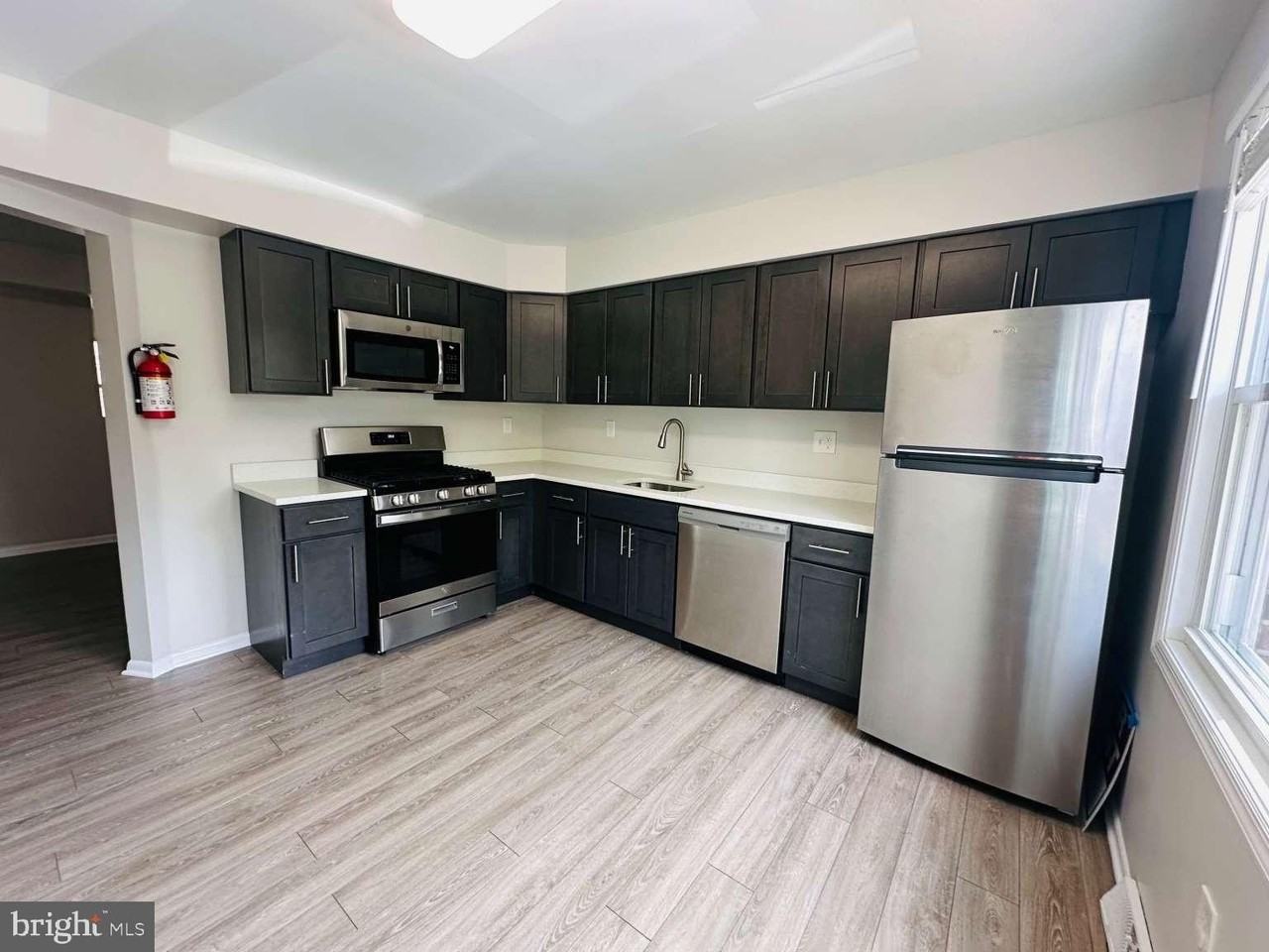 1438 Boxwood Dr - Photo 3 of 17