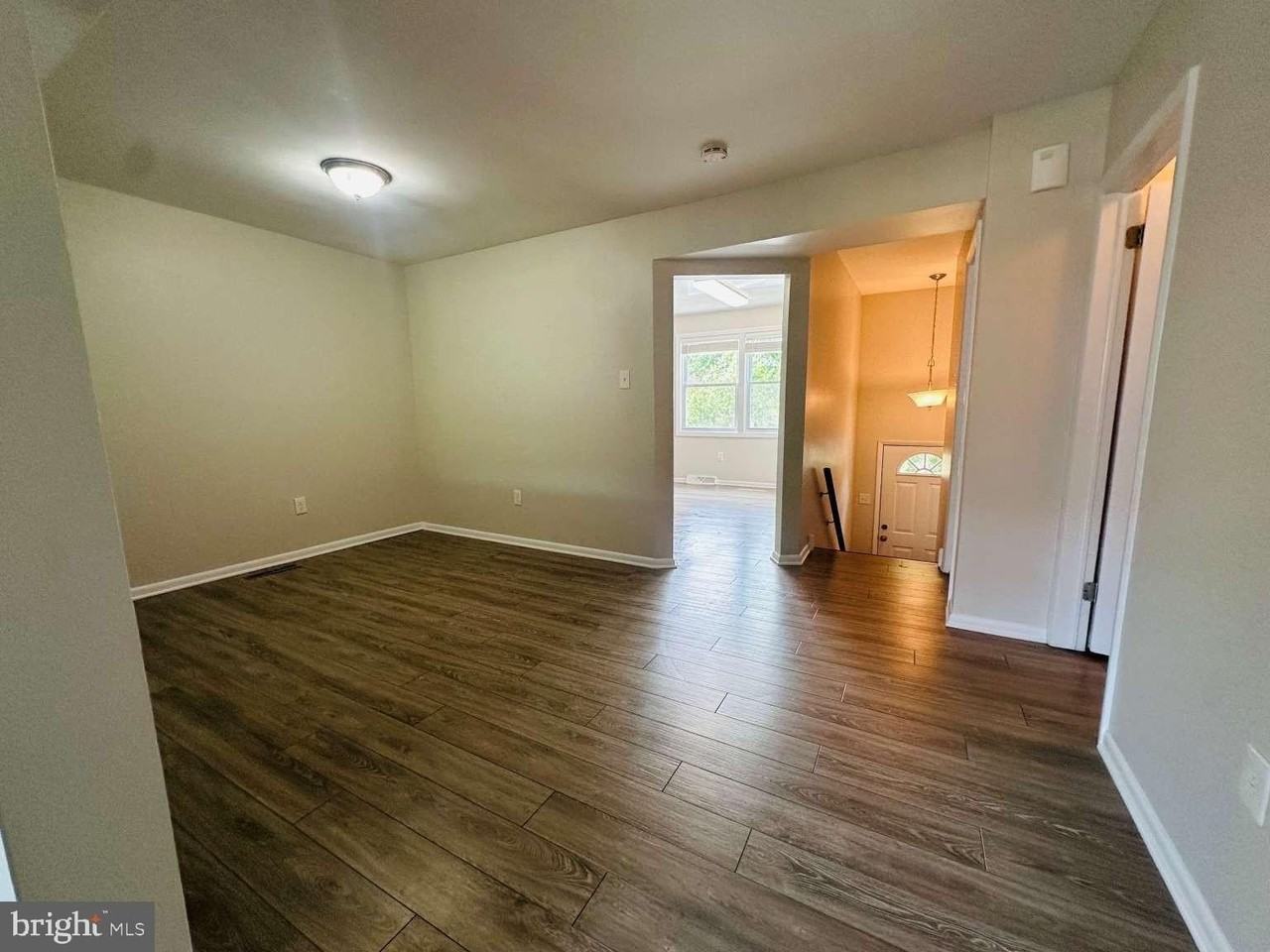 1438 Boxwood Dr - Photo 5 of 17