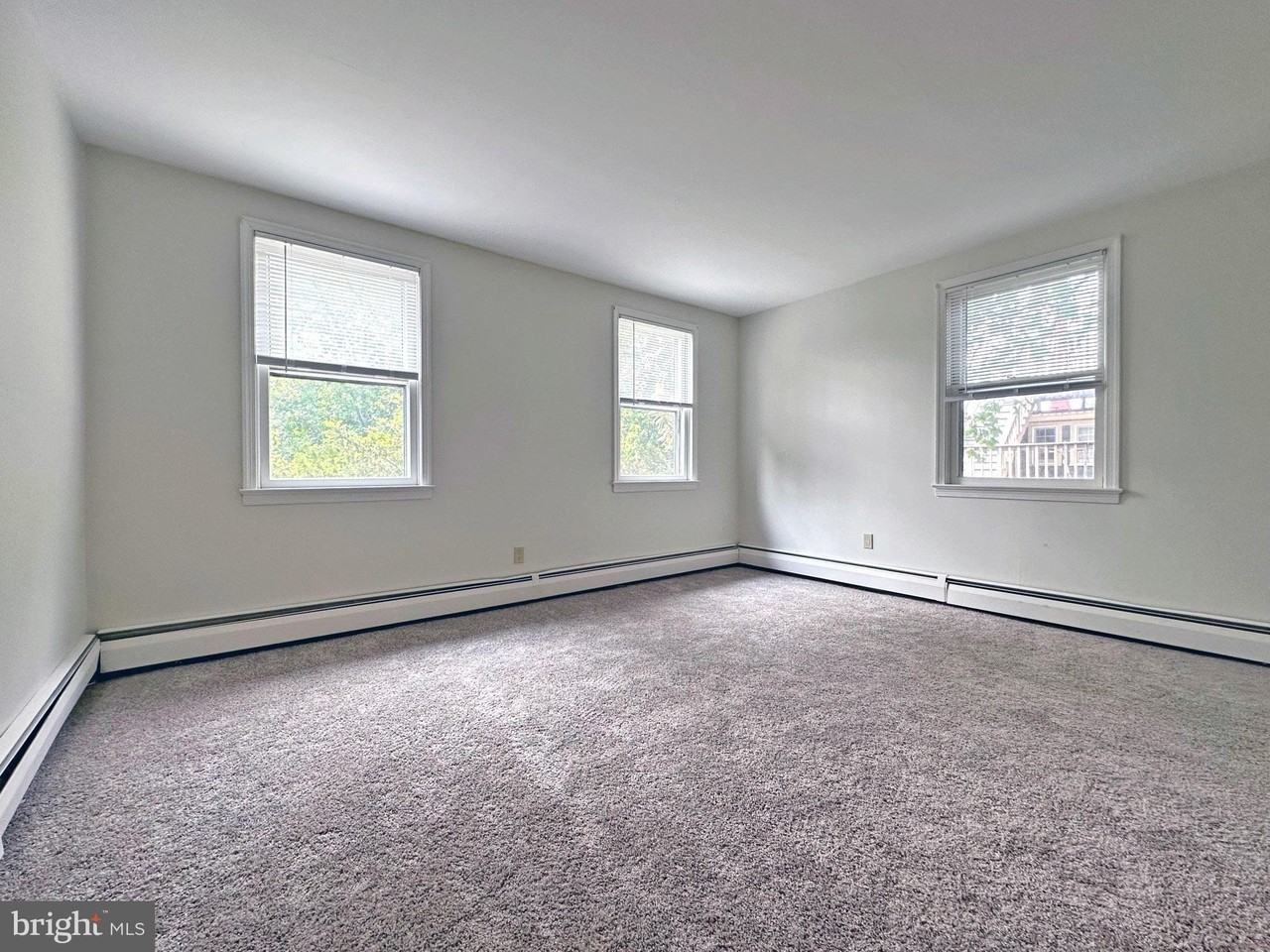 923 Washington St #204 - Photo 3 of 5