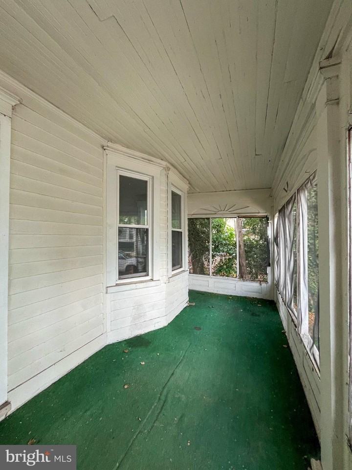 103 Newell Ave - Photo 2 of 16