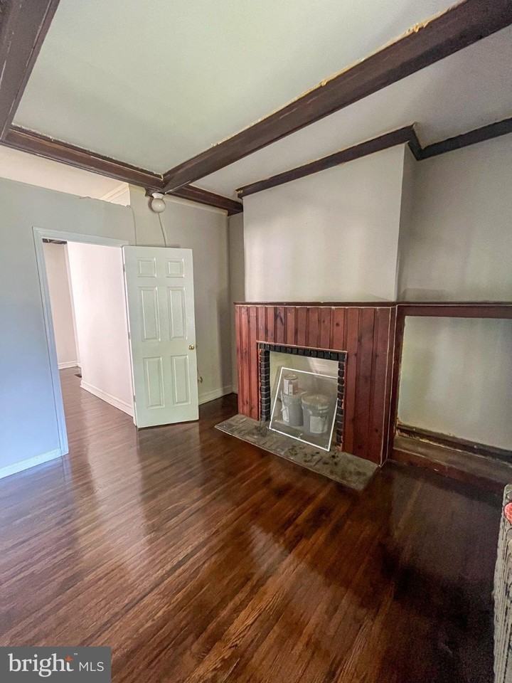 208 Maple Ave - Photo 3 of 9