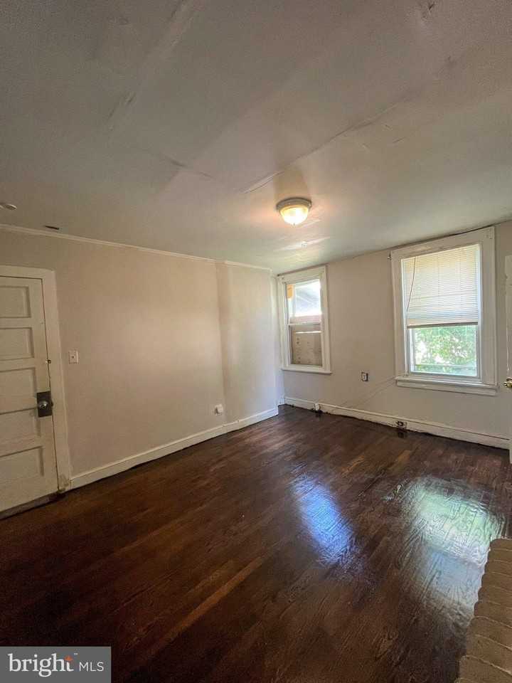 208 Maple Ave - Photo 6 of 9