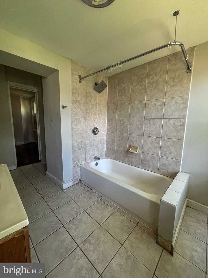 208 Maple Ave - Photo 7 of 9