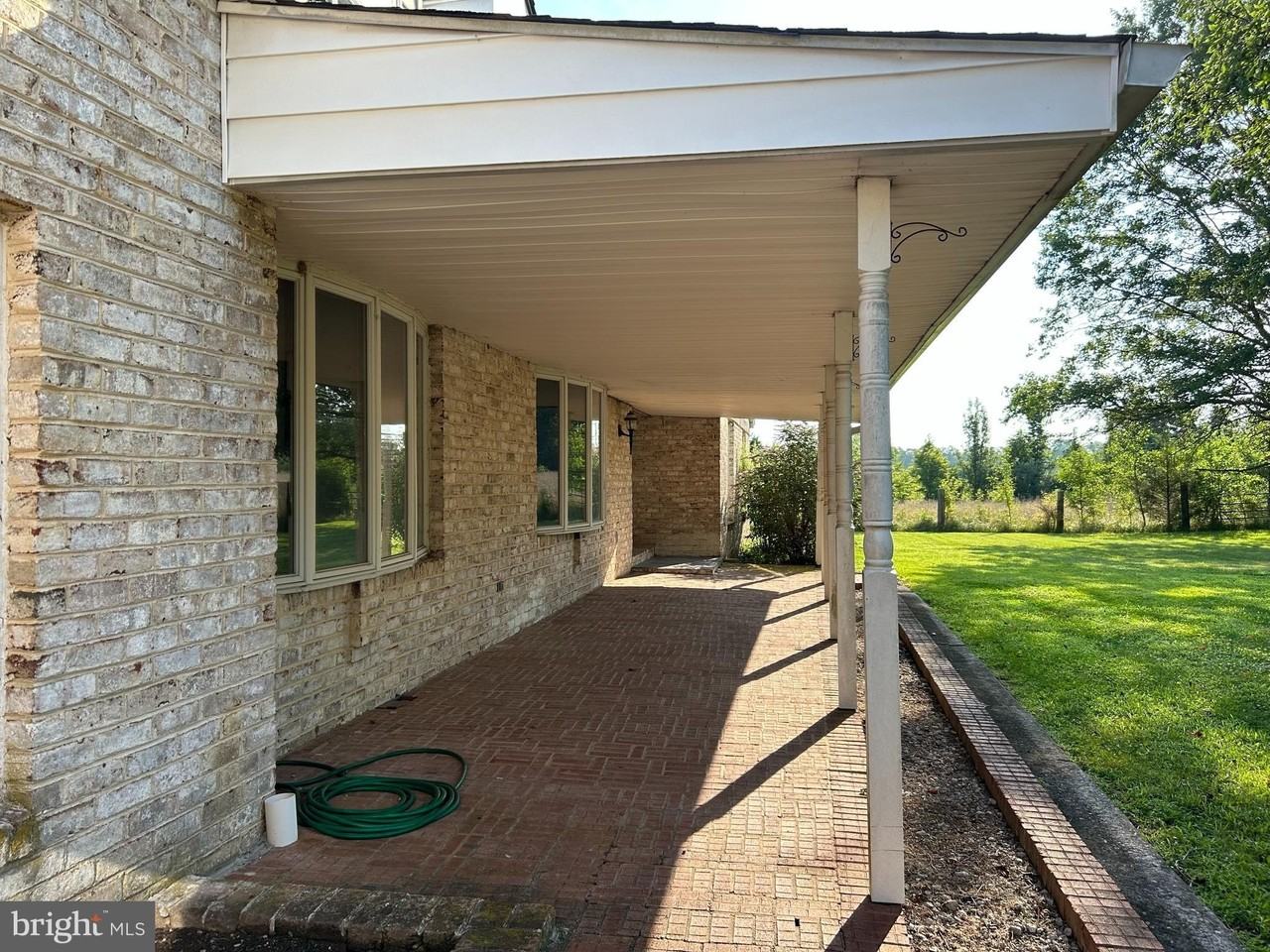 102 Quinton Alloway Rd - Photo 2 of 39